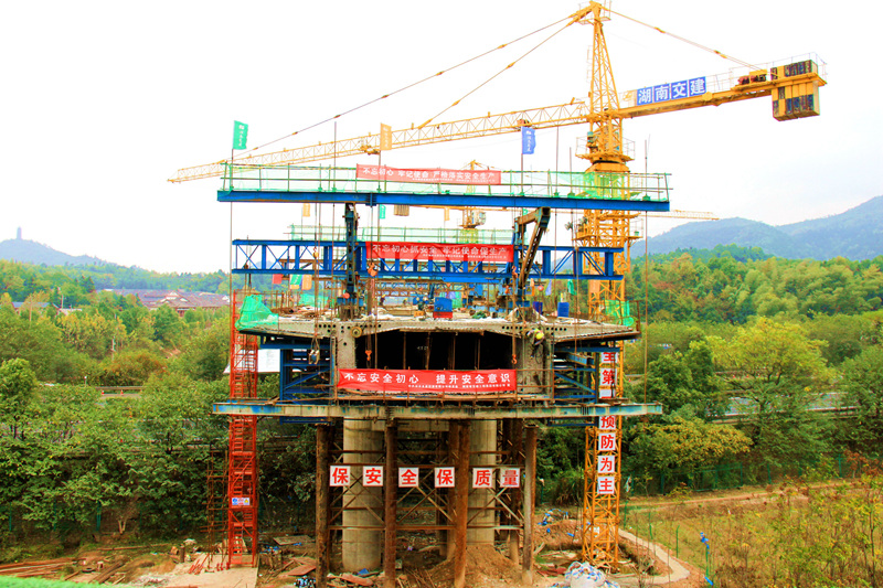 湘潭市委書記、市人大常委會主任曹炯芳蒞臨湘潭市岳塘區(qū)X157道路提質(zhì)改造工程項目現(xiàn)場調(diào)研辦公