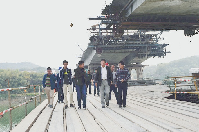 積極響應(yīng)十九大號(hào)召 不負(fù)年底通車使命